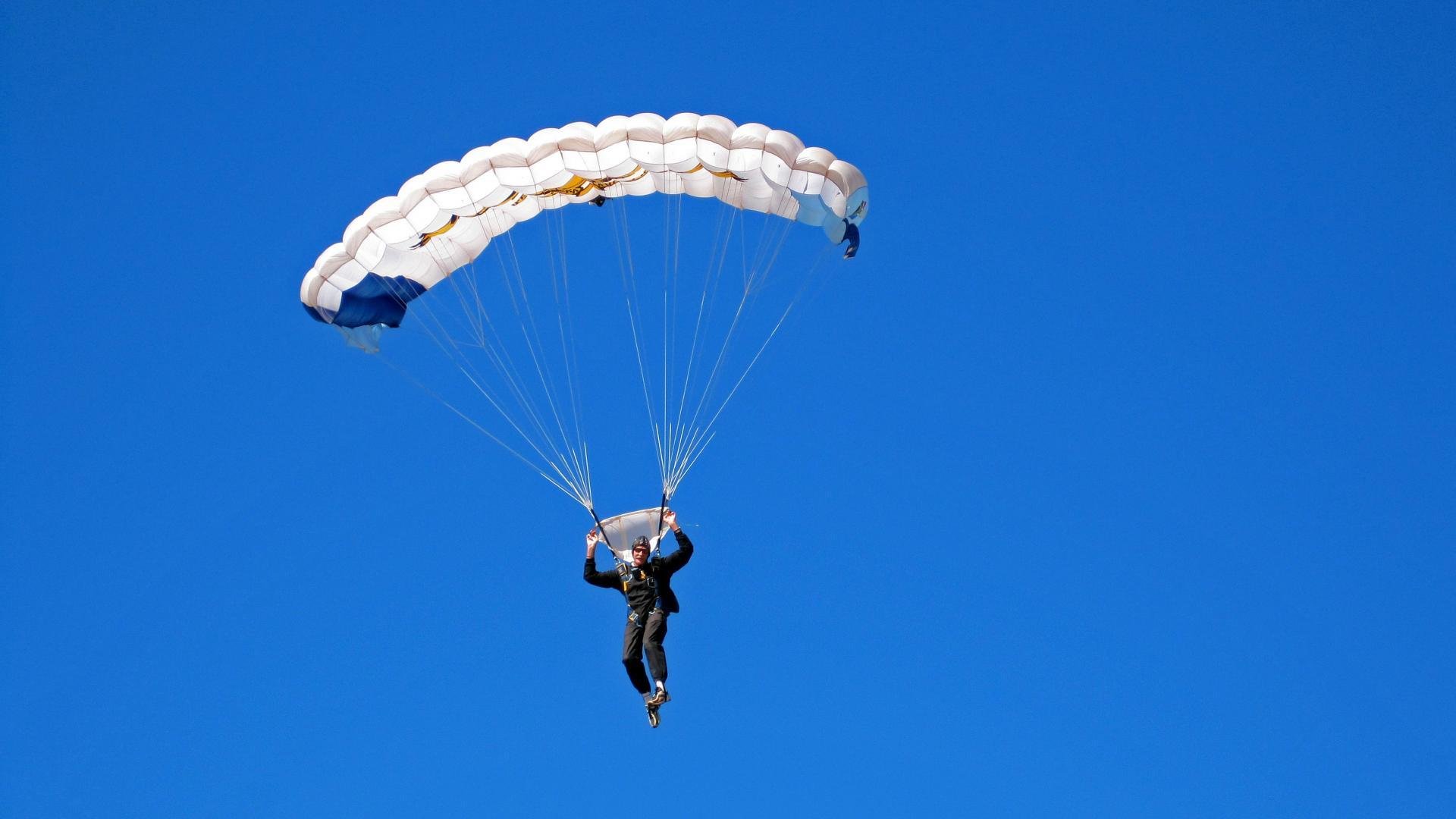 太阳能赛车：能源革新的未来方向，太阳能赛车电路原理图